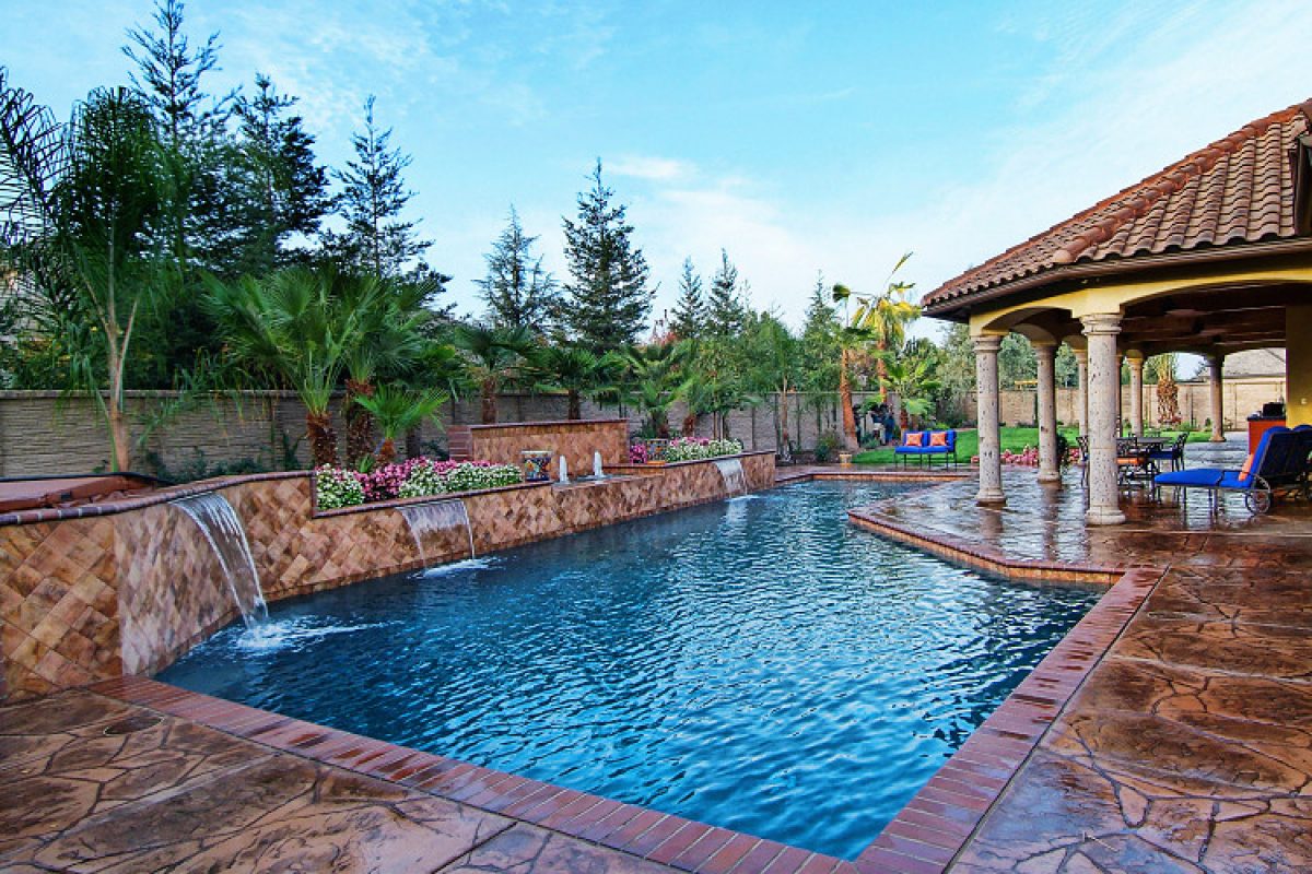 Pool raised planter w diamon tile, brick coping and flagstone stamp earth tone